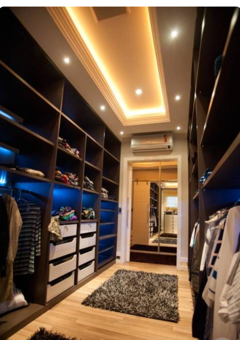 Большая открытая гардеробная комната с комбинированным наполнением Караганда