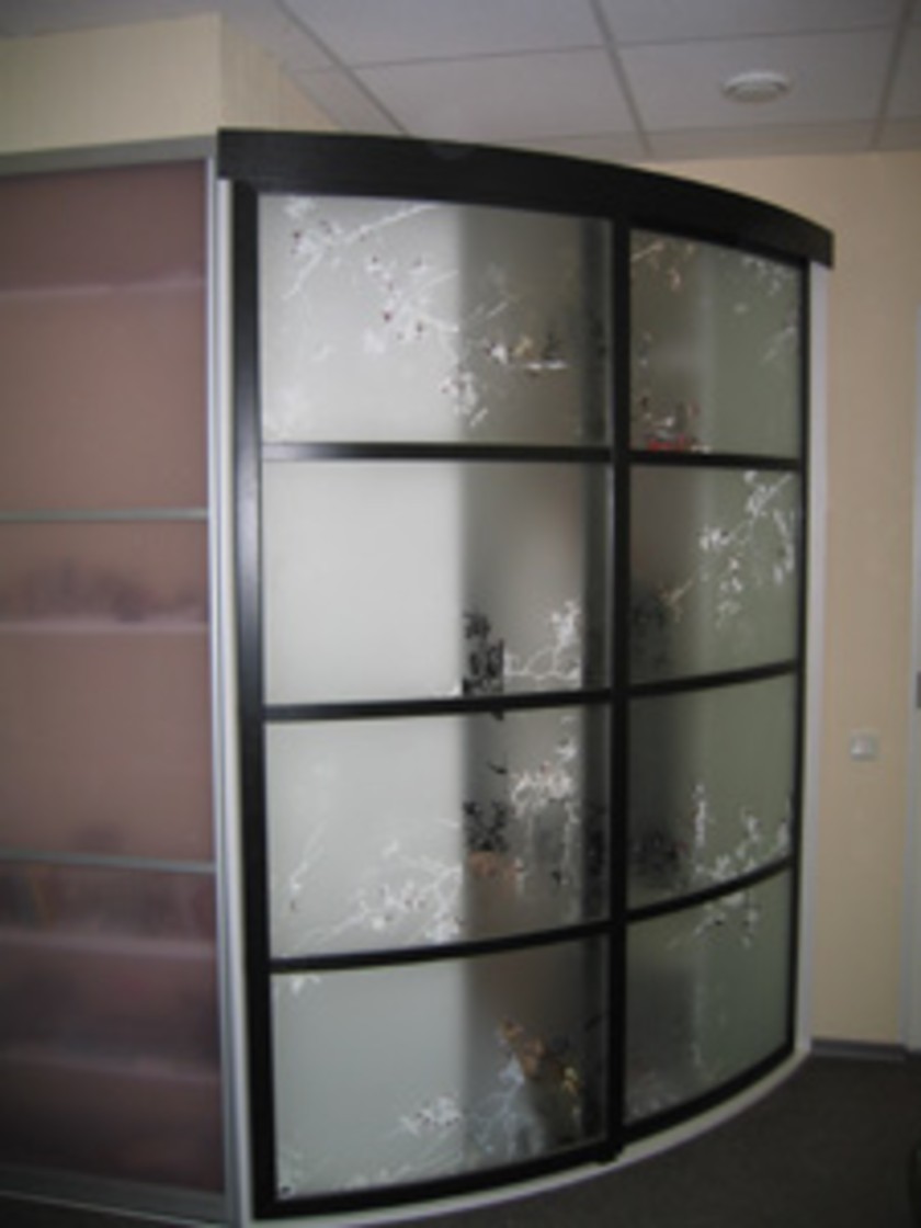 Шкаф купе радиусный с рисунком на стекле Караганда